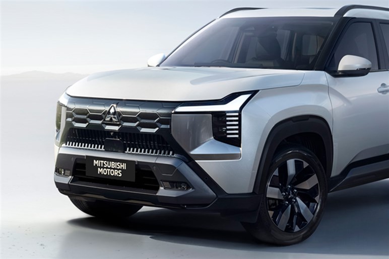【日本にも欲しい】三菱が新型7人乗りSUV「デスティネーター」発表。内外装に「パジェロ」をオマージュしたデザインを採用