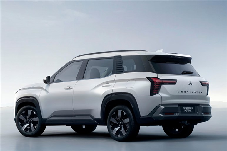 【日本にも欲しい】三菱が新型7人乗りSUV「デスティネーター」発表。内外装に「パジェロ」をオマージュしたデザインを採用