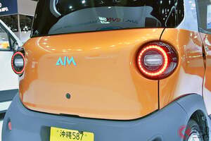 全長2.5m級！ 超小型「“2人乗り”軽乗用車」に注目！ 後輪駆動の“快速”性能×解放感で「十分に満足です」！ 精悍「シーサー」顔もカッコいい「ちょうどいいサイズ」エイム「EVM」がスゴい