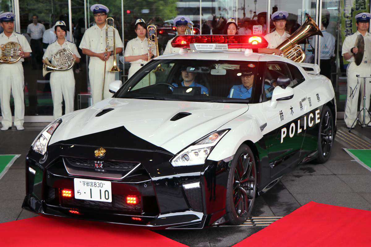 刑事ドラマばりの激速パトカー ニスモ Z や Wrxブルーの覆面s4 など逃走不可能なハイパフォーマンスモデルたち Auto Messe Web 自動車情報サイト 新車 中古車 Carview