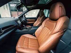 マセラティが特別限定車「ペッレ イントレッチァータ」を発売。座り心地と質感をグレードアップする、編み込みレザーをシートに採用。
