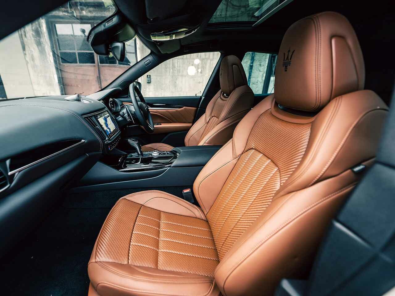 マセラティが特別限定車「ペッレ イントレッチァータ」を発売。座り心地と質感をグレードアップする、編み込みレザーをシートに採用。