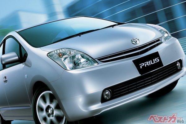 なぜ 不人気車 から 勝手に売れる車 へ 営業マンが見たプリウス 25年間の衝撃と新たな役割 ベストカーweb 自動車情報サイト 新車 中古車 Carview