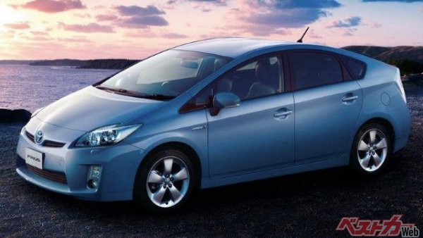 なぜ 不人気車 から 勝手に売れる車 へ 営業マンが見たプリウス 25年間の衝撃と新たな役割 ベストカーweb 自動車情報サイト 新車 中古車 Carview