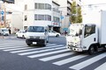 「左側追い越し」は一般道でも違反？　意外と知られていない「２車線以上の一般道」の交通ルール