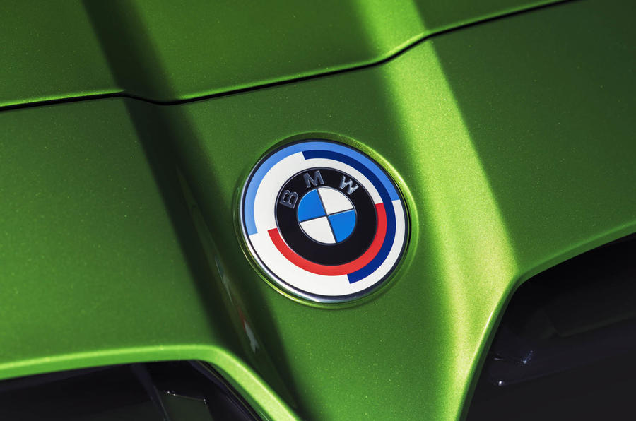 BMW M　創立50周年記念エンブレム発表　2022年　クラシックなボディカラーも