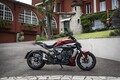 【ドゥカティ XディアベルV4 試乗】レース譲りのV4エンジンをクルーザーに搭載した唯一無二の存在…小川勤