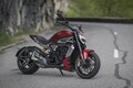 【ドゥカティ XディアベルV4 試乗】レース譲りのV4エンジンをクルーザーに搭載した唯一無二の存在…小川勤