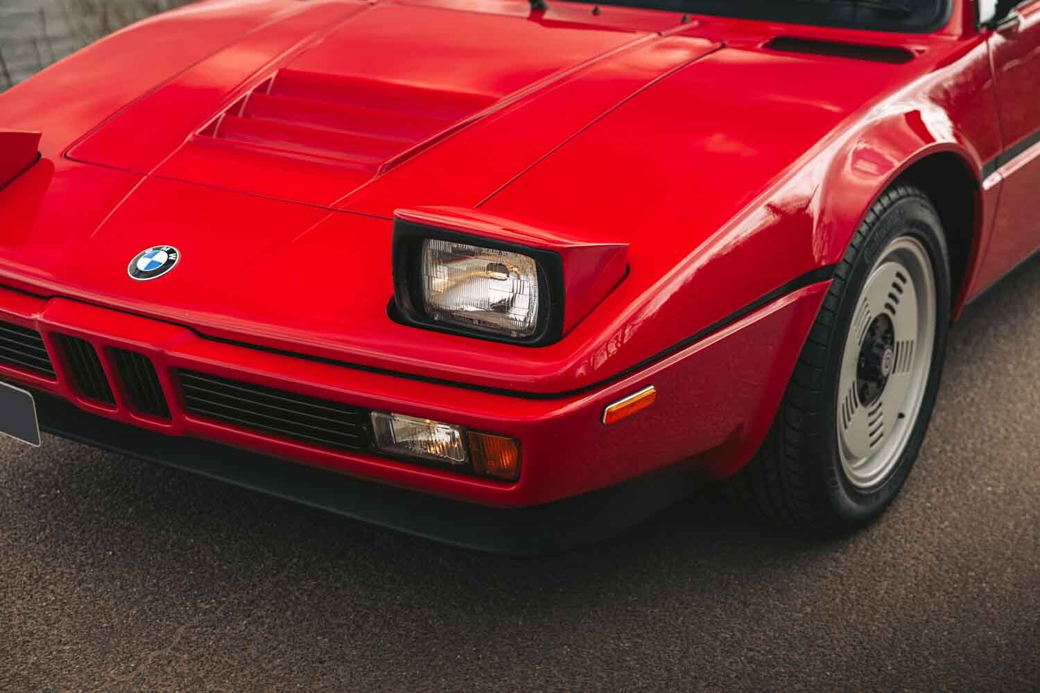 ランボルギーニとの共同開発を予定していたBMW「M1」の相場は約6900万円以上だったが
