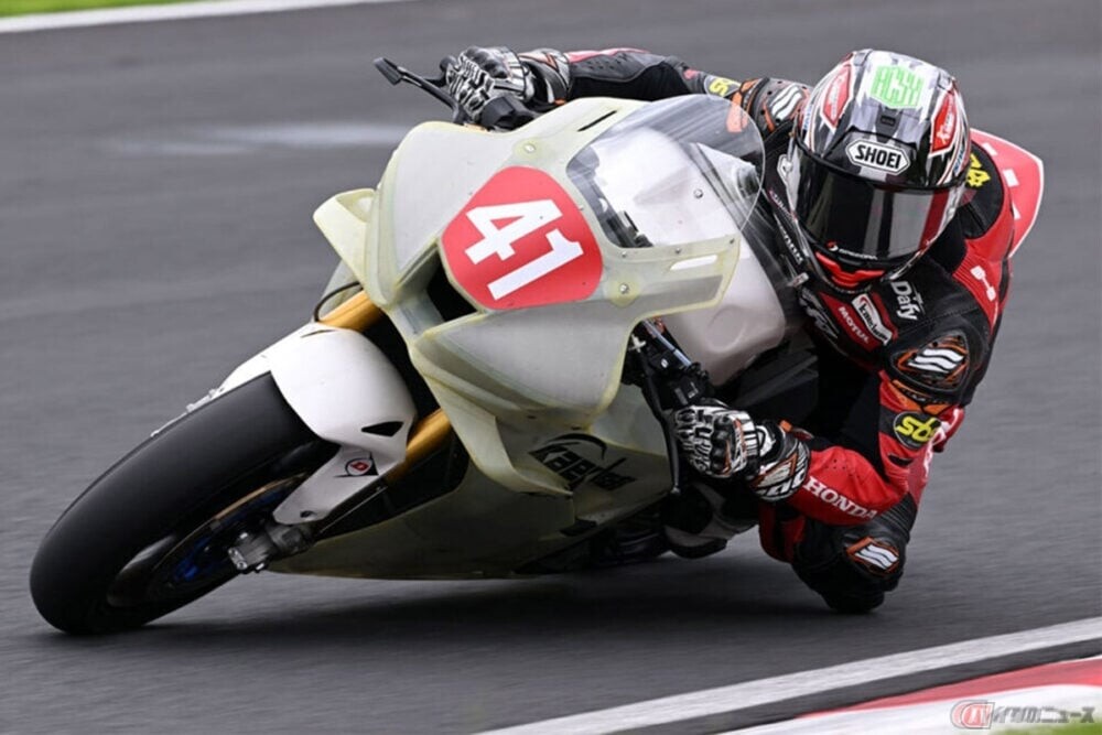 これができれば一流ライダー!? とは限りません!! バイク乗りの憧れテクニック「膝擦り」とは？