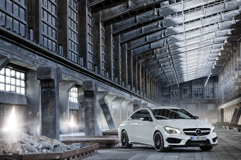 CLA 45AMG発表。プロト仕様テストもギリダシ