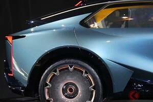 レクサス新「最上級クーペ」世界初公開！ カバッと開く「観音開きドア」に“大径タイヤ”＆タフなデザイン採用！ “豪華内装”やルーフにある「画期的機能」も魅力の「LSクーペコンセプト」って？