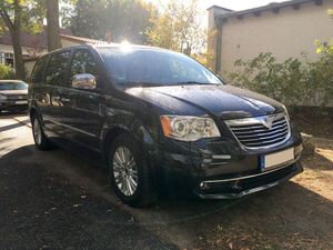 ブランド存続の危機に瀕するランチア。日本未導入のミニバン「ボイジャー」を見かけて