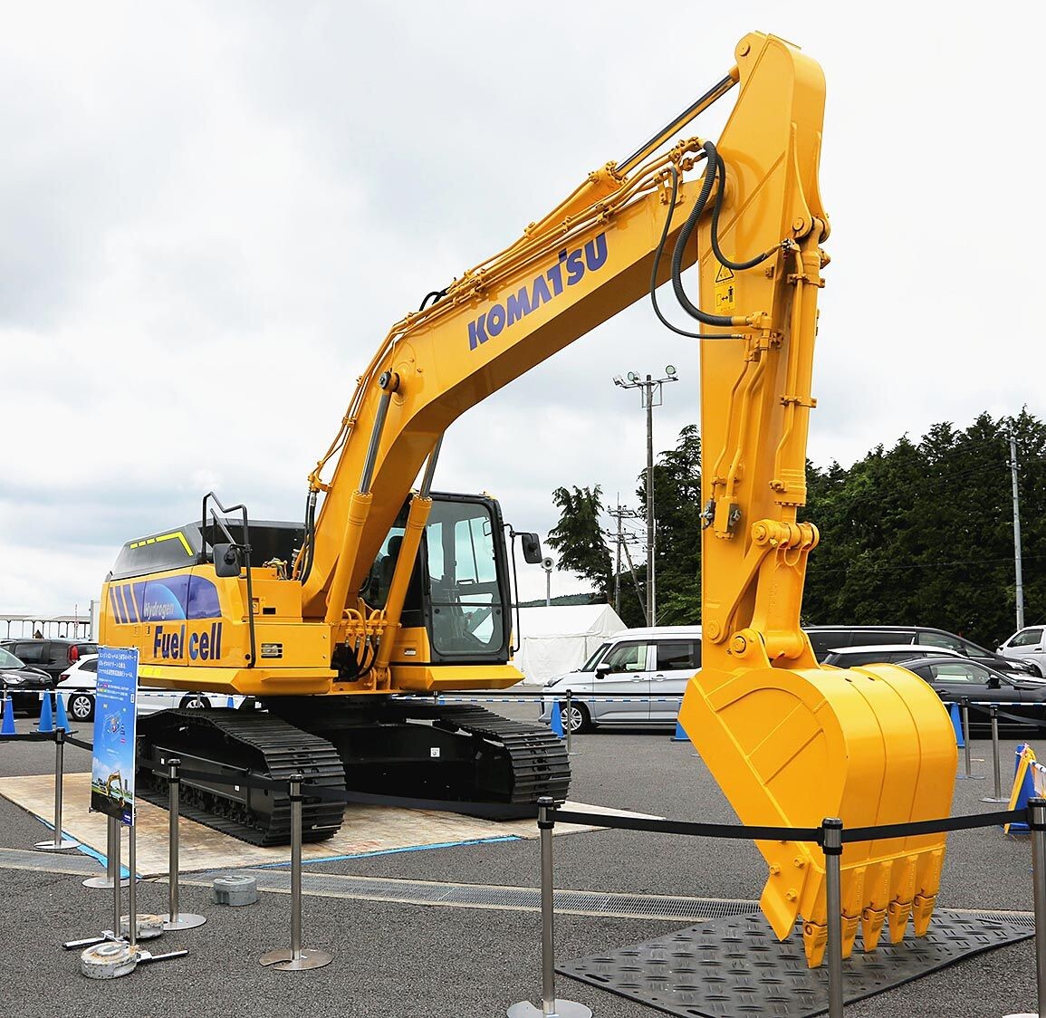 広がる水素の仲間づくり　コマツが「FCショベル」を公開　トヨタの水素ユニットを活用