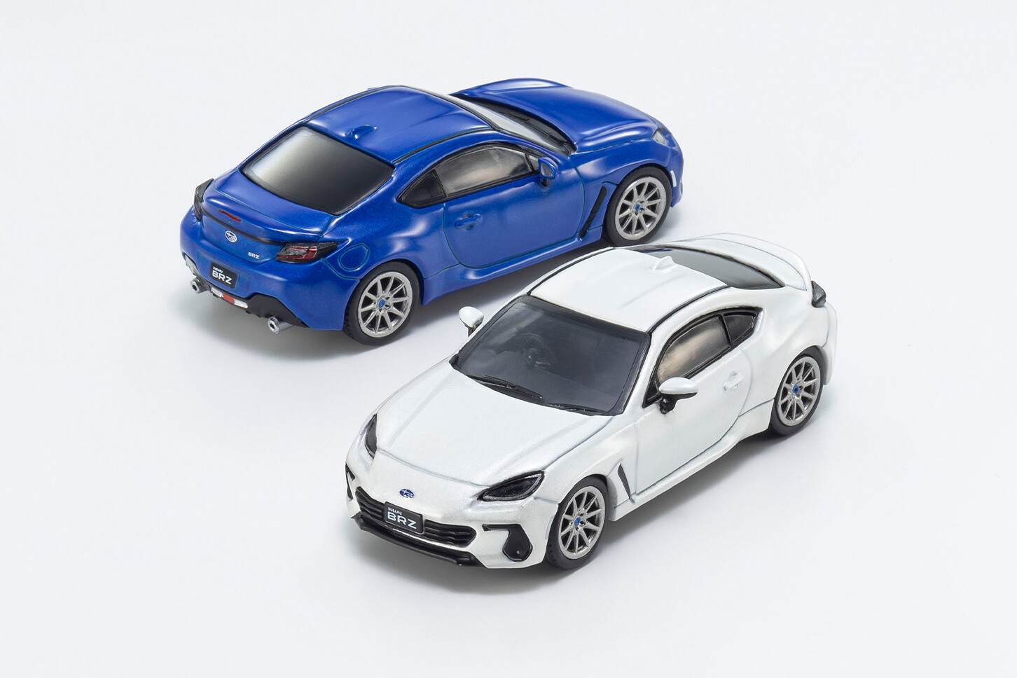 京商のミニカーにレガシィ、WRX、レヴォーグ、BRZがラインナップ！ ファミマで買える、スバルづくしのコレクションが登場。（くるくら） |  自動車情報・ニュース - carview!