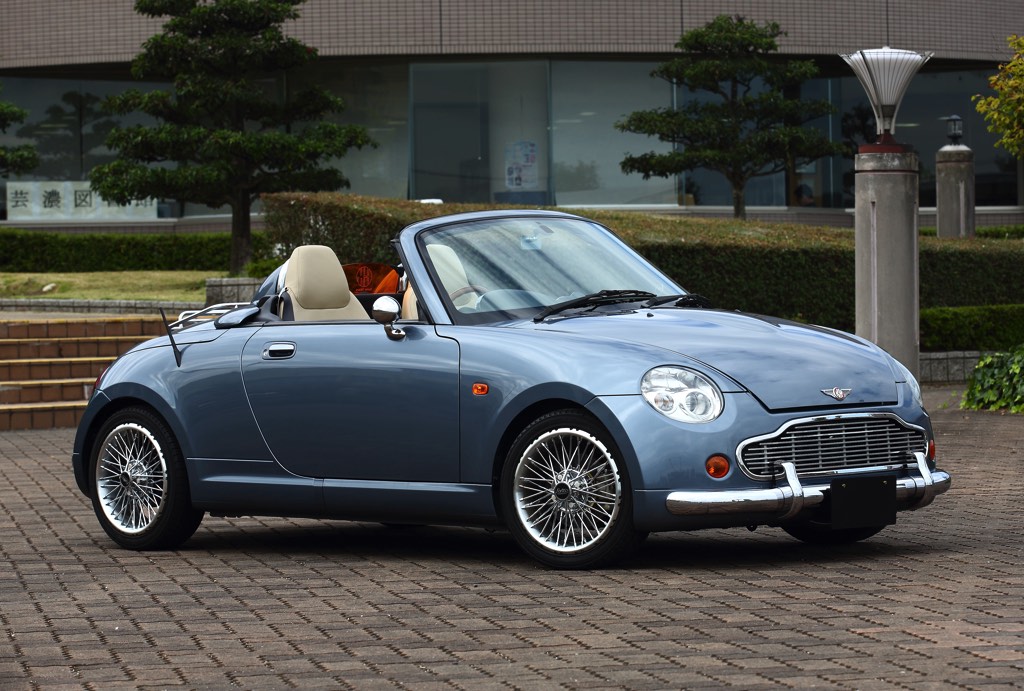 まるでブリティッシュ レトロ車の佇まい 先代コペンだからこそ成立するヴィンテージ風カスタムはいかが Web Option 自動車情報サイト 新車 中古車 Carview