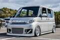 ダイハツ「タントカスタム」をポルシェ純正プラチナシルバーに全塗装！ 内装はタンで統一して欧州車のような高級感を演出した大人の軽カーを紹介します