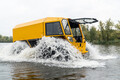 巨大なタイヤで水に浮く！　その場で360度旋回OK！　ウクライナの水陸両用車「シェルプ」がユニークすぎる