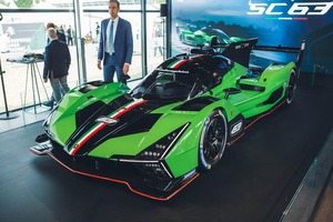 ランボルギーニ「SC63」発表！ 最高峰の耐久レースを闘うHVマシン、モータースポーツ部門幹部が語る