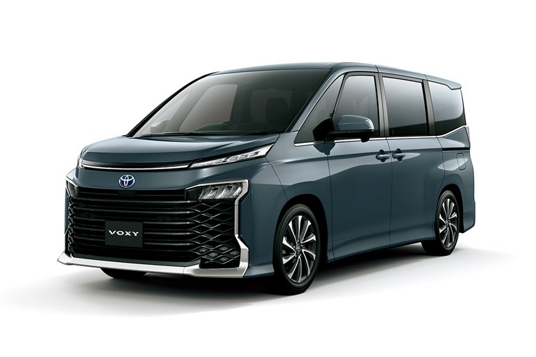 トヨタ新型「クロスバン」が2025年登場へ　ギア感満載で王者三菱「デリカD:5」に真っ向勝負か？