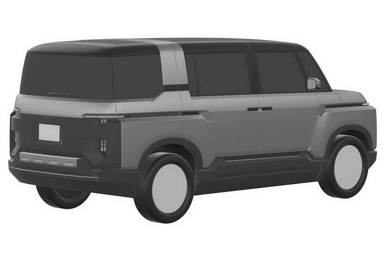 トヨタ新型「クロスバン」が2025年登場へ　ギア感満載で王者三菱「デリカD:5」に真っ向勝負か？