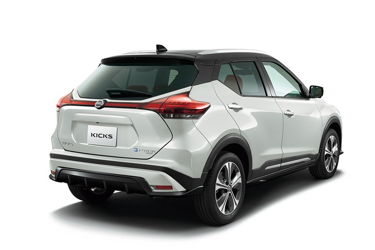 日産新型「キャシュカイ」公開に「国内導入」を望む声多数。販売店も求めるミドルSUVの“日本置き去り感”が残念すぎる