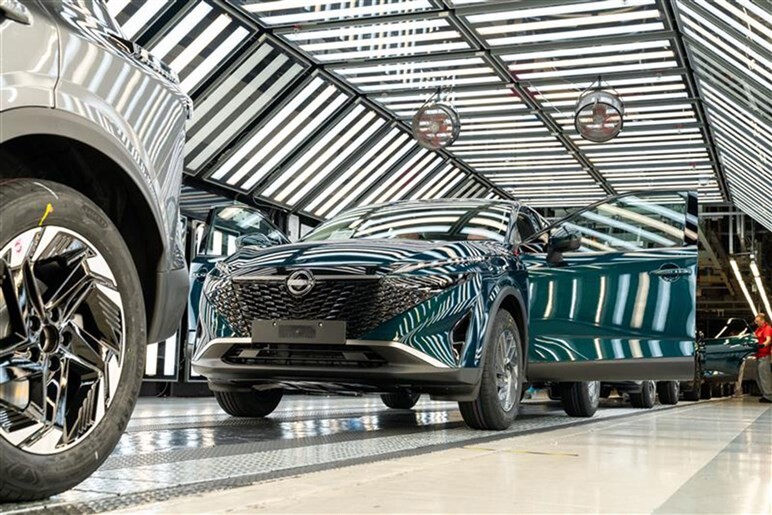 日産新型「キャシュカイ」公開に「国内導入」を望む声多数。販売店も求めるミドルSUVの“日本置き去り感”が残念すぎる