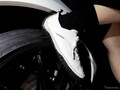『ロードスター』35周年記念、マツダとスピングルのコラボスニーカー「SP-MX5」発売