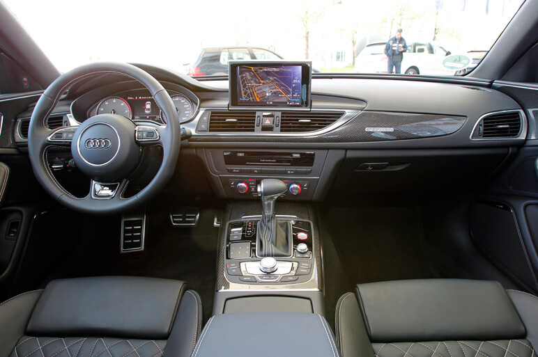 アウディS6＆S7速報　シリンダー休止機構も