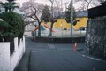 どうやって進んでる？ カーブミラーがあっても油断は禁物 見通しの悪い交差点での安全な進み方とは