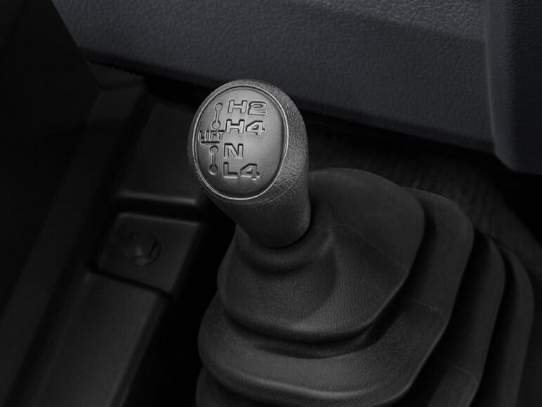 【今さら聞けない】車好きが得意げに語る「FF・FR」って何ソレ？ 雪道で四駆が強い理由も解説