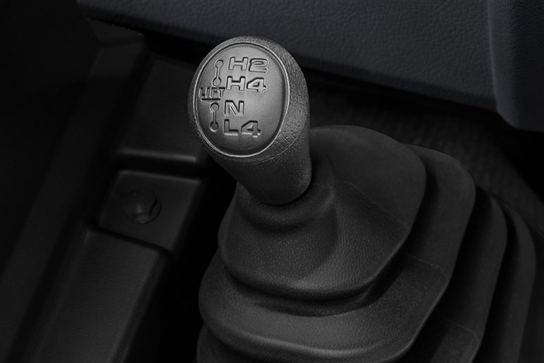 【本当はどうなの？】再々販「ランクル70」オーナー評価…燃費、盗難など「不便」は当り前。MT待望論も