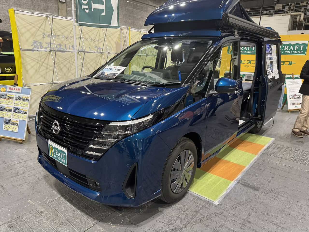 4人寝られるこの広さ！　日産セレナがベースのキャンパー