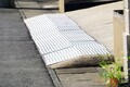 自宅駐車場前の「段差スロープ」実は“違法”!? 事故を誘発する原因にも！ 自治体も警告する「設置のリスク」とは