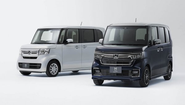 意外に多い注意点 車載ac100v電源は便利だけど誤使用は危険 ベストカーweb 自動車情報サイト 新車 中古車 Carview
