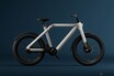 クルマに代わる交通手段を目指した2輪駆動のペダル付き電動自転車 「VanMoof V」登場