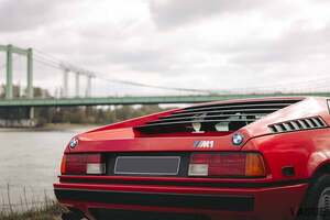 BMW初のミッドシップ・スーパーカーをオークションで発見 45年前のモデルなのに走行距離2万キロ台 極上の「M1」とは