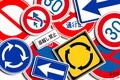 うっかり勘違いで「いきなり罰金」も…!? “すごく似てる”のに意味が違う「まぎらわしい道路標識」5選！