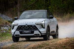 三菱がコンパクトSUV「エクスフォース」のハイブリッド版を初披露！ 燃費は24.4 km/L！ 日本発売はいつ？【新車ニュース】