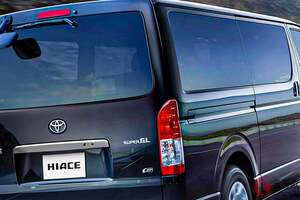 トヨタ「“最新”ハイエース」“受注停止”で「当分買えません！」 見積もりも取れない「キング・オブ・商用バン」 “運”が良ければ「当日契約」の可能性も？ 最新の動向はどうなのか