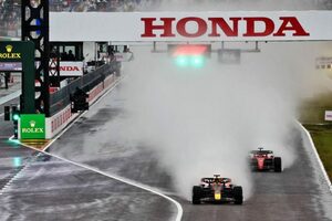 レッドブルのマックス・フェルスタッペンが大雨の鈴鹿で初優勝、ドライバーズ選手権2連覇を達成【決勝レポート／F1日本GP】