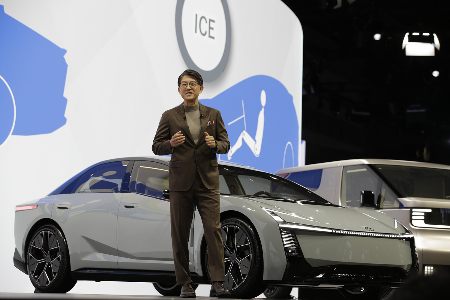 12台カローラを乗り継ぐ「ミスターカローラ」も太鼓判！　JMSで話題をさらった「カローラ コンセプト」のヤバすぎるカッコよさ!!