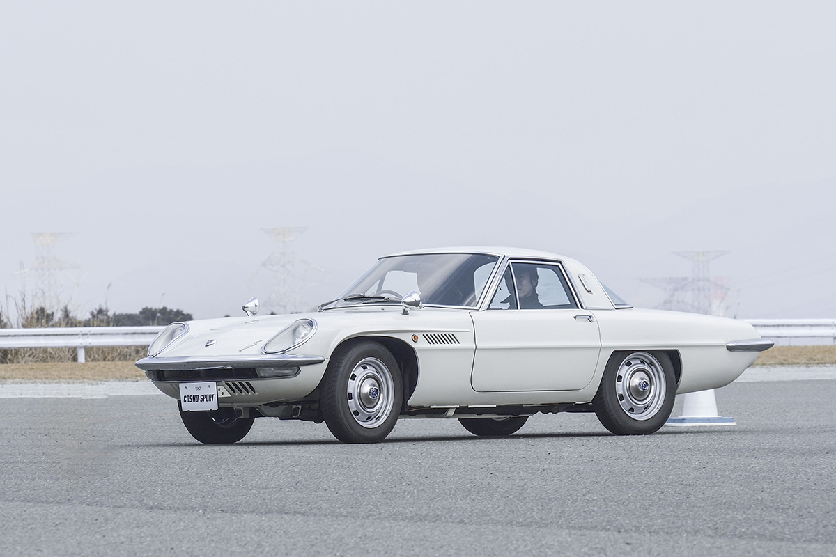 日本車きっての宇宙船デザイン 偉大すぎるマツダ コスモスポーツは中身も 未来 だった Auto Messe Web 自動車情報サイト 新車 中古車 Carview