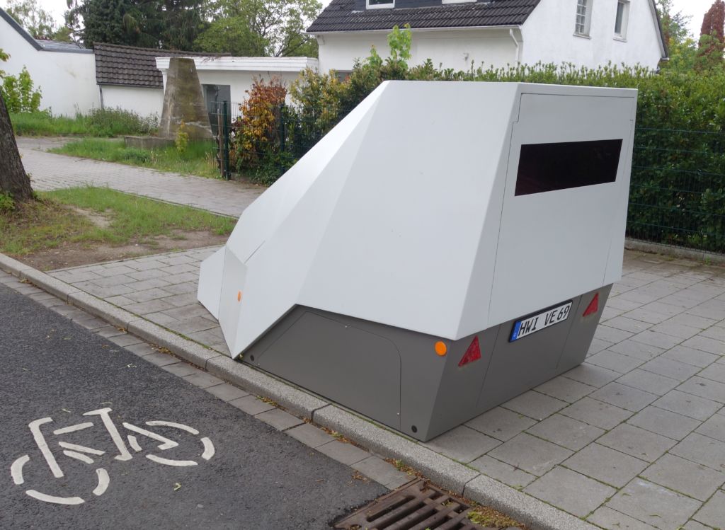 日本ではカー用品店でも入手できるレーダー探知機 ドイツでは違法 外車王soken 自動車情報サイト 新車 中古車 Carview