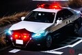 追跡中パトカーと軽自動車が衝突!? 45歳女性が胸の骨を折る重傷に… 緊急車両が接近どうする？ 元警察官が解説