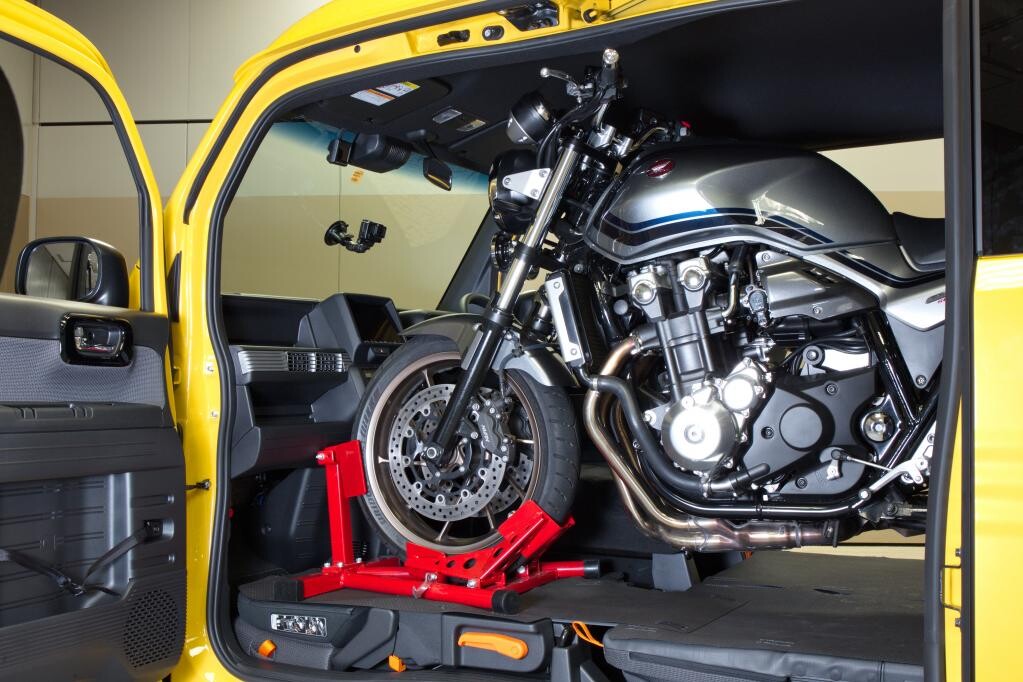 ホンダN-VAN】トランポ性能検証！ ビッグバイクも積めるけど