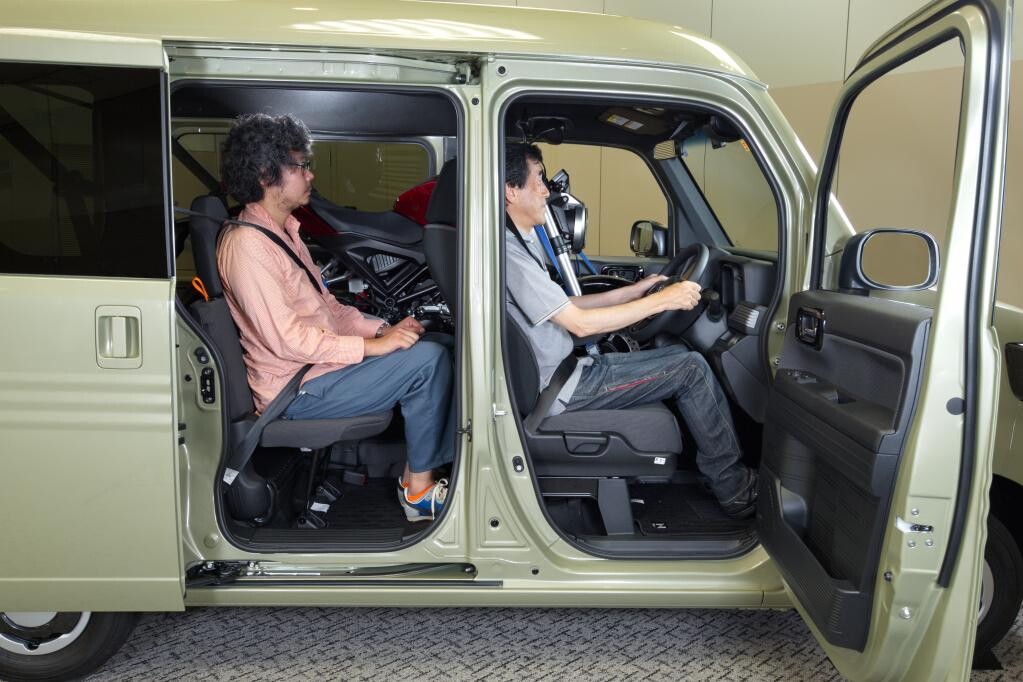 ホンダN-VAN】トランポ性能検証！ ビッグバイクも積めるけど
