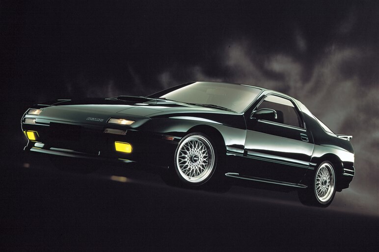 【燃費は極悪だけど】回せば最高。コツコツと熟成を重ねた純スポーツカー　FC3S型マツダ「RX-7」