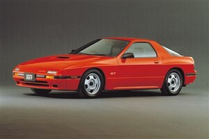 【燃費は極悪だけど】回せば最高。コツコツと熟成を重ねた純スポーツカー　FC3S型マツダ「RX-7」