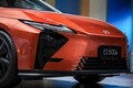 レクサス新型「ES」公開への反響は？　デザインに賛否もサイズ拡大に多くが不満…「中国意識しすぎ」の声も